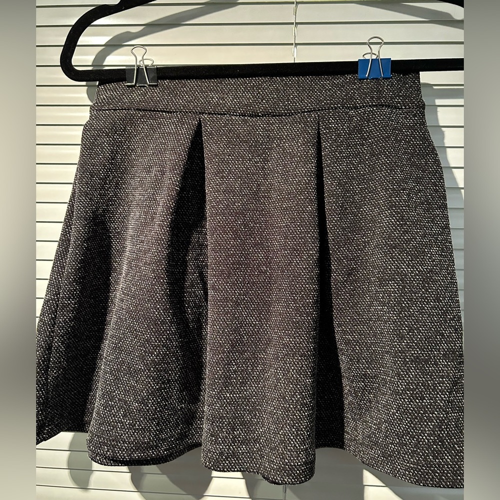 Speckled black/gray pleated skater skirt